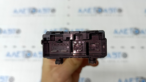 The rear seat heating control unit for BMW 5 G30 17-23 has a broken housing.