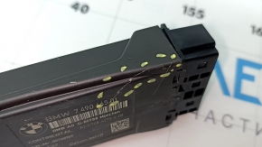 The rear seat heating control unit for BMW 5 G30 17-23 has a broken housing.