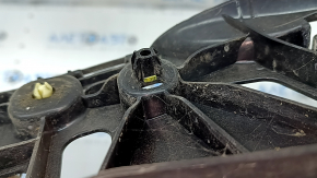 The left rear threshold mount for BMW 5 G30 17-23 is broken.