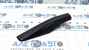 The rear right roof rail cap for a Lexus RX300 RX330 RX350 RX400h 04-09 is broken.