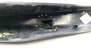 The rear right roof rail cap for a Lexus RX300 RX330 RX350 RX400h 04-09 is broken.