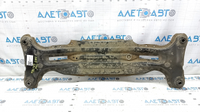 The rear subframe of a Toyota Camry V40 is rusty.