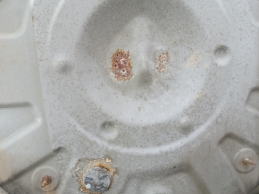 The trunk trough of a Toyota Camry v40 on the body is rusty.