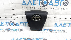 Airbag in the driver's steering wheel of a Toyota Camry V50 12-14 USA LE, peeling chrome, needs dry cleaning