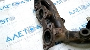 The rear exhaust manifold with a catalytic converter for a Lexus RX400h 06-08 is rusty and missing one stud.