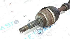 The front left half-shaft of a Toyota Camry V40 hybrid is rusty, the inner CV joint is loose, and the thread is pulled.