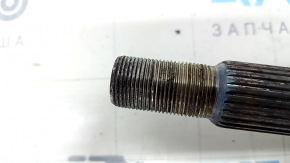 The front left half-shaft of a Toyota Camry V40 hybrid is rusty, the inner CV joint is loose, and the thread is pulled.