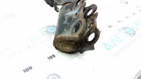 The front left shock absorber of a Toyota Camry V40 hybrid is rusty.