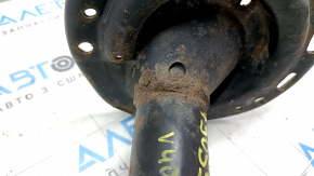 The front left shock absorber of a Toyota Camry V40 hybrid is rusty.
