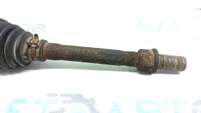 The right steering rod of a Toyota Camry V40 is rusty.