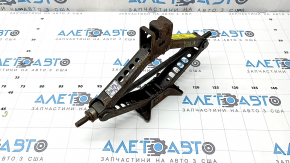 Rusty Toyota Camry V40 jack