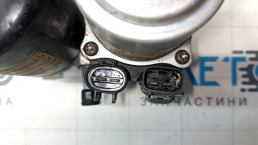The Toyota Prius 30 10-15 brake booster is showing an error, and the components are broken.