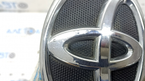 The Toyota Camry V40 grille emblem is swollen in chrome.