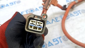 The Toyota Camry V50 12-14 usa LE inverter-compressor power cable has a broken connector.