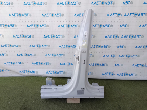 The central left body pillar of the Audi Q7 16-25 is sawn off, the butts
