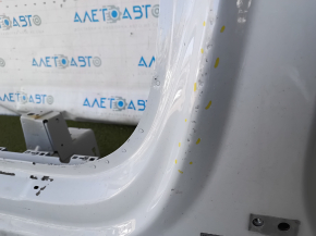 The central left body pillar of the Audi Q7 16-25 is sawn off, the butts