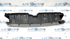 The lower radiator deflector of the Toyota Prius V 15-17 is pressed, broken, and the fasteners are broken.