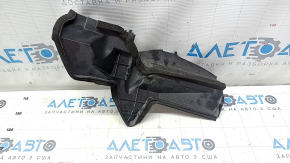 The right radiator deflector on a Toyota Prius V 15-17 has a broken latch.