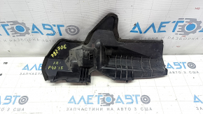 The right radiator deflector on a Toyota Prius V 15-17 has a broken latch.