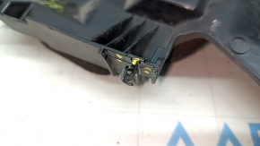 The right radiator deflector on a Toyota Prius V 15-17 has a broken latch.
