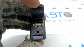 USB Hub, AUX Toyota Prius V 14-17