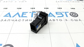 USB Hub, AUX Toyota Prius V 14-17