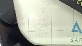 The front right window of a Toyota Prius V 12-17 has a cut seal.