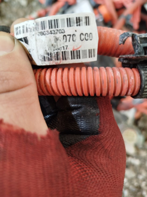 The Toyota Camry V50 12-14 usa LE inverter-compressor power cable has a broken connector.