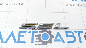 SEL emblem on the tailgate of the 19-24 Ford Edge