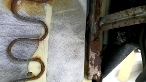 Mitsubishi Outlander 22-25 black leather rear seats, 3rd row, dry cleanable, dented, rusty at the bottom