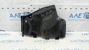 The front right underbody protection of the Audi Q5 80A 18-24 is dented.
