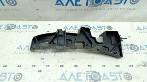 The left front bumper mount for the Audi Q5 80A 18-20 is broken.