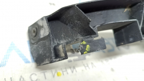 The left front bumper mount for the Audi Q5 80A 18-20 is broken.
