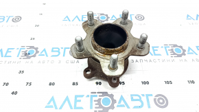 Mitsubishi Outlander 22-25 2.5 FWD rear left hub rusty