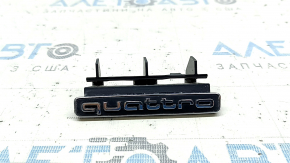 QUATTRO emblem and inscription on the Audi Q5 grille (80A 18-20)