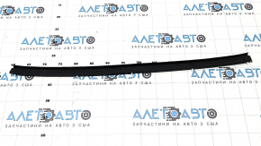 Upper rubber seal for the trunk door of a Mitsubishi Outlander 22-25