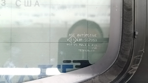Mitsubishi Outlander 22-25mm rear right window, tinted with chrome molding, scratches on the molding