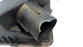 Chrysler 200 15-16 2.4 air filter housing upper cover missing fragment
