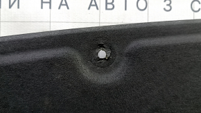 The hood insulation of the Hyundai Elantra AD 19-20 is torn.
