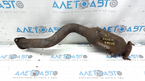 The exhaust pipe, the middle part with the catalytic converter of the Nissan Rogue 16-20, is rusty, the bolts are broken off.