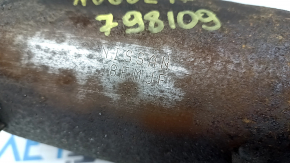 The exhaust pipe, the middle part with the catalytic converter of the Nissan Rogue 16-20, is rusty, the bolts are broken off.