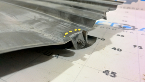 Jeep Cherokee KL 14-18 2.4 lower radiator deflector cracks in the fasteners