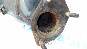 Rusty exhaust manifold with catalytic converter for a 19-2019 Nissan Rogue