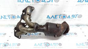 Rusty exhaust manifold with catalytic converter for a 19-2019 Nissan Rogue