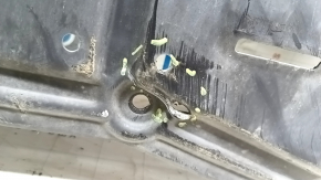 Front battery guard for Nissan Leaf 18-19 (40 kWh) is torn.
