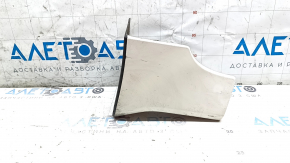 The front left mudguard of a Nissan Leaf 18-25 is worn out.