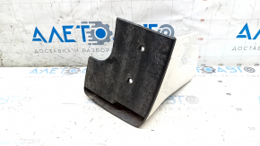The front left mudguard of a Nissan Leaf 18-25 is worn out.