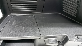 Left arch trim for a 19-20 Nissan Rogue, black, 2 rows, scratches, worn