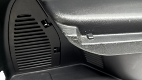 Left arch trim for a 19-20 Nissan Rogue, black, 2 rows, scratches, worn