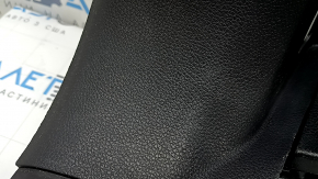 Left arch trim for a 19-20 Nissan Rogue, black, 2 rows, scratches, worn